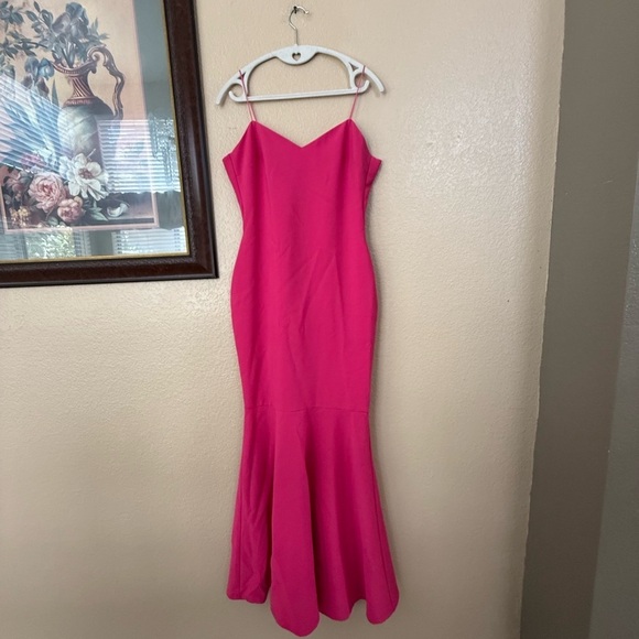 LIKELY
Medallia Mermaid Gown Size 2 - Picture 2 of 8